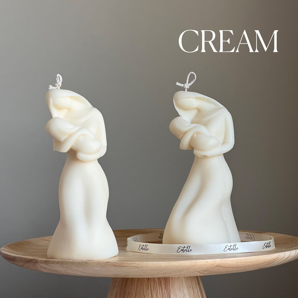 Bougie pilier sculpturale Mère et Enfant en cire de soja coulée à la main