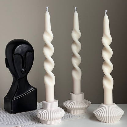Bougeoir cannelé en jesmonite : Décoration de table minimaliste