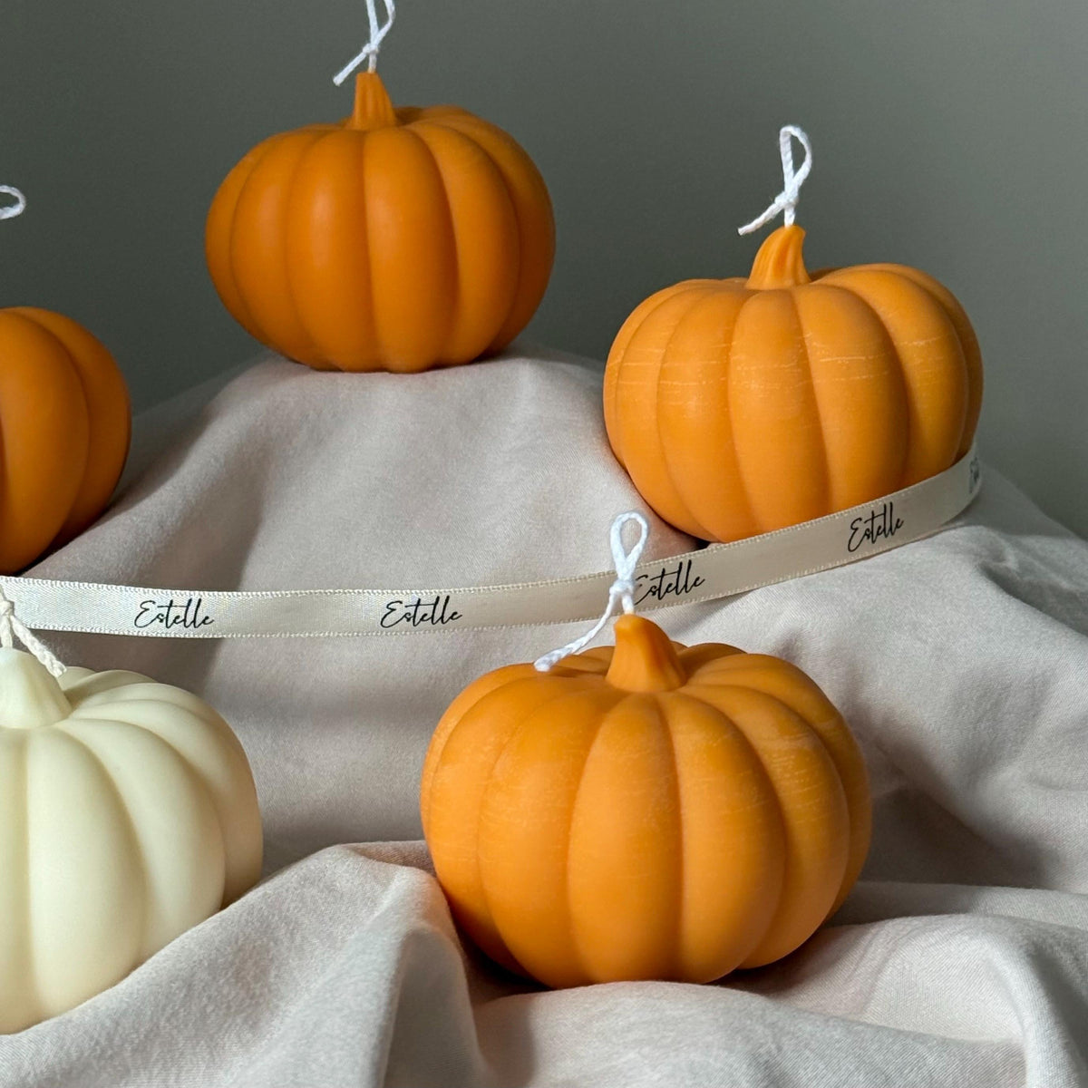 Bougie d'automne artisanale à la cire de soja en forme de citrouille : Cadeau de décoration