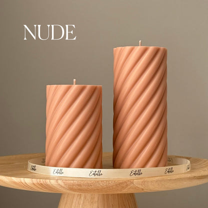 Duo de bougies piliers en soja torsadées faites à la main : Décoration sculpturale pour la maison