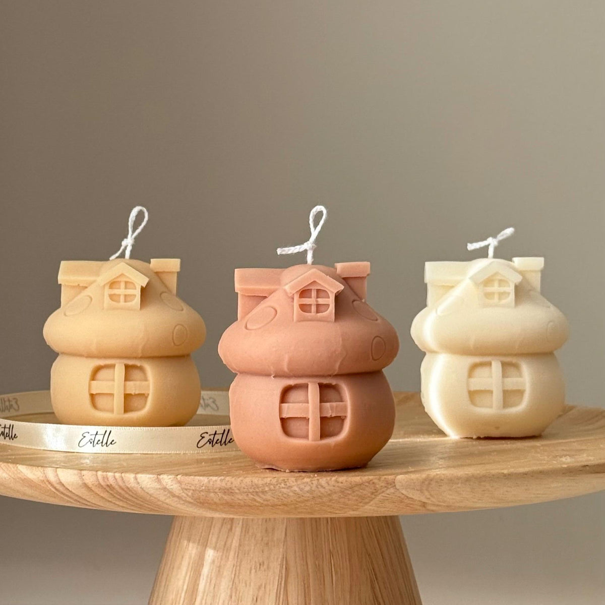 Bougie en cire de soja Tiny House : Cadeau d'art sculptural coulé à la main