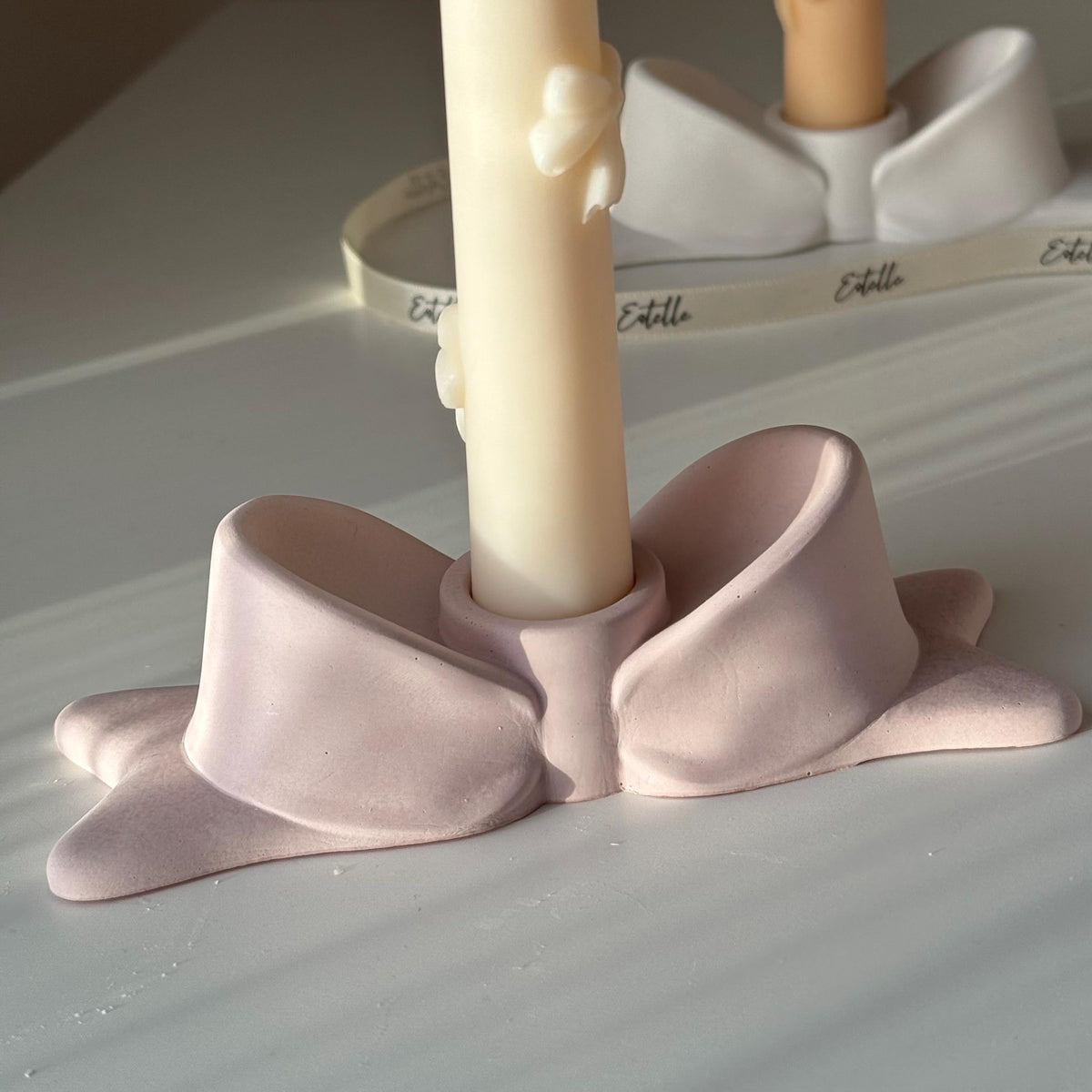 Bougeoir en jesmonite nœud papillon : Décor de table moderne