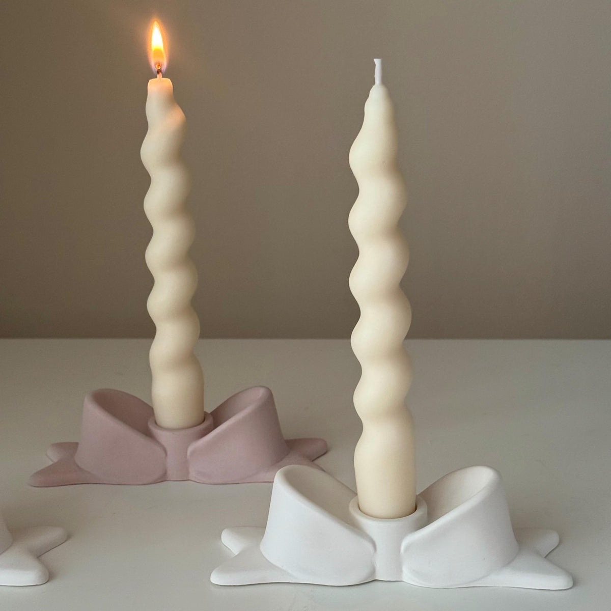 Bougeoir en jesmonite nœud papillon : Décor de table moderne