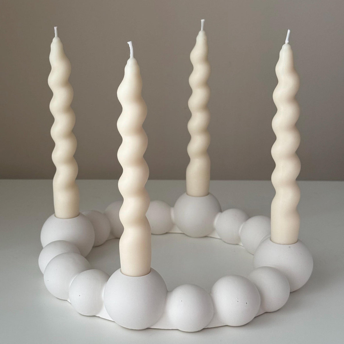 Bougeoir Bubbles : Bougie effilée en jesmonite, Décoration de table de mariage