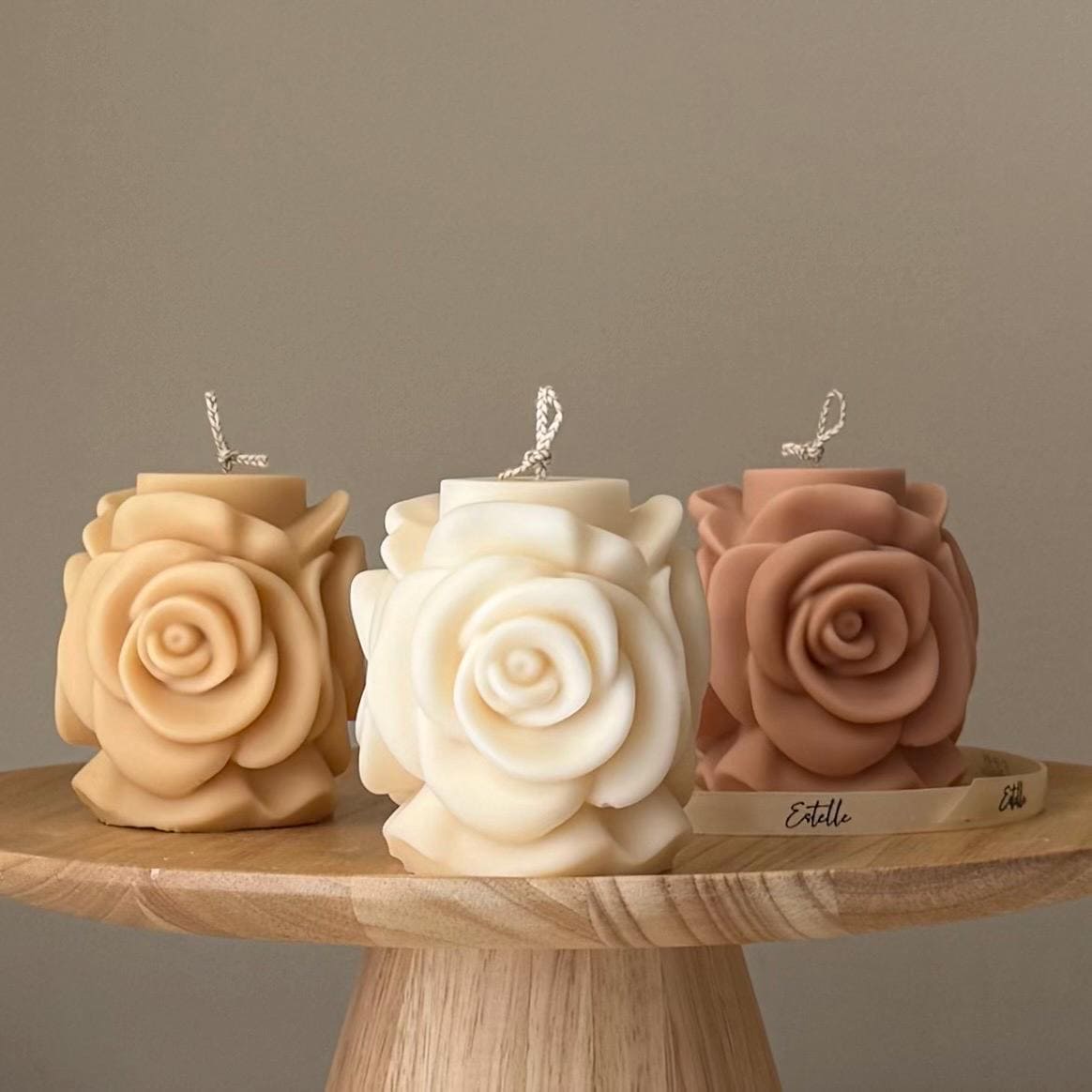 Bougie Fleur de Rose Faite à la Main : Bougie Pilier Végétalienne en Soja