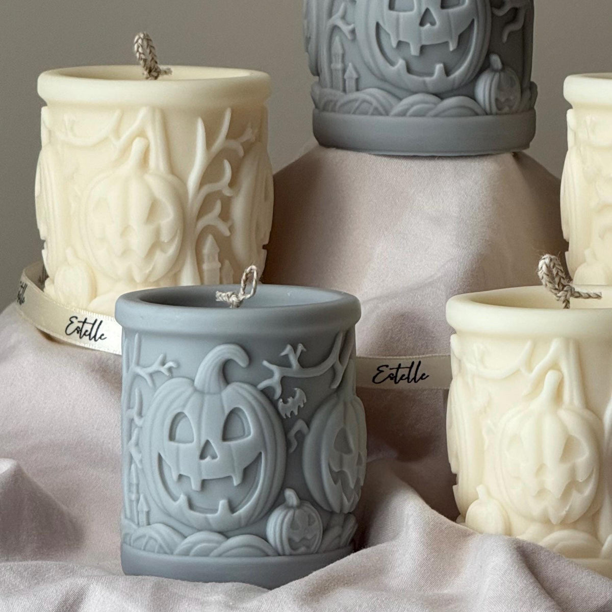 Chandelle Pilier Citrouille Effrayante : Chandelle au design d'Halloween, Décor d'automne, Accent de maison