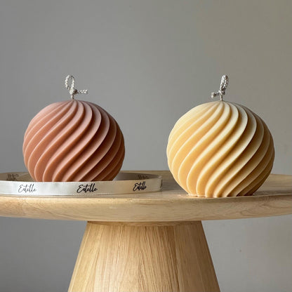 Bougie boule côtelée | Décoration artisanale tendance