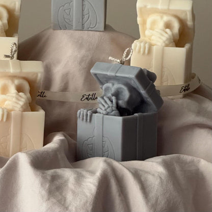 Bougie Crâne dans une Boîte Cadeau | Décoration d'Halloween en Cire de Soja Sculpturale