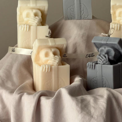Bougie Crâne dans une Boîte Cadeau | Décoration d'Halloween en Cire de Soja Sculpturale