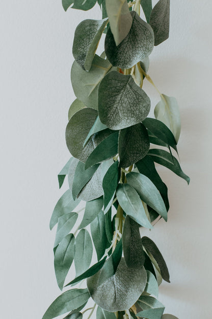 Guirlande d'eucalyptus et de saule vert profond (artificielle)