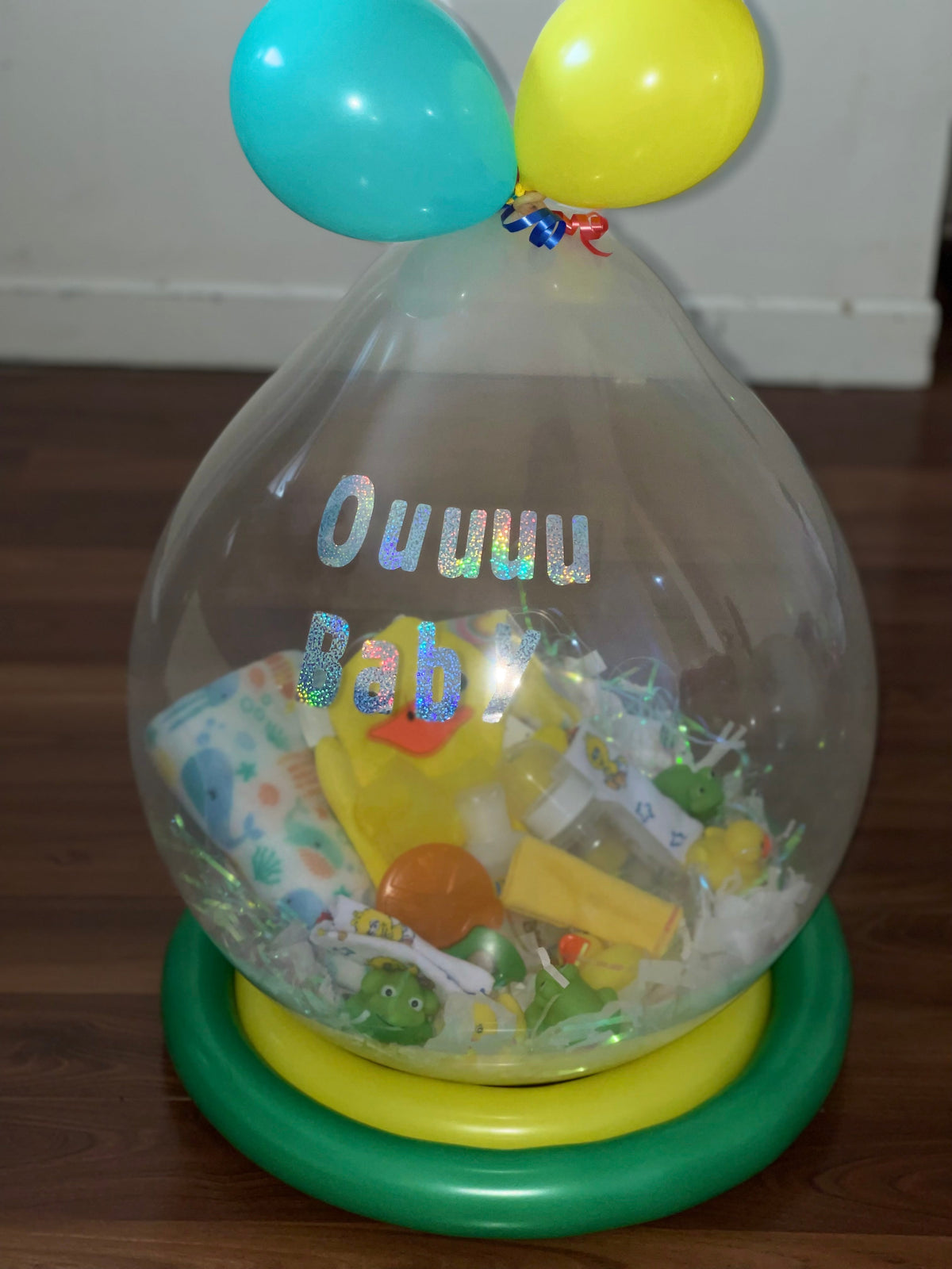 Ballons farcis personnalisés – Écriture vinyle et nœud personnalisés