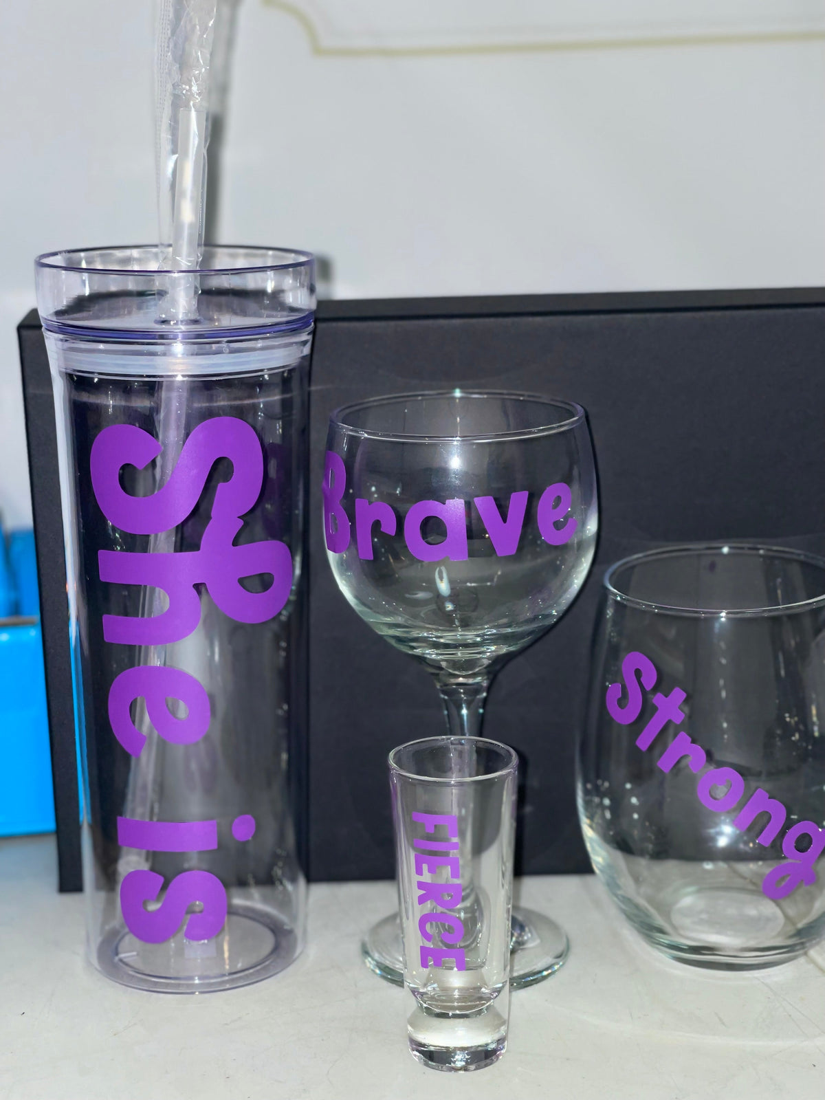 Coffret cadeau en verre personnalisé - Gobelet et verres à vin personnalisés