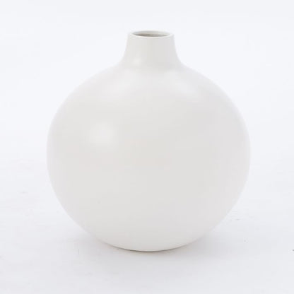 Collection de vases blancs surdimensionnés