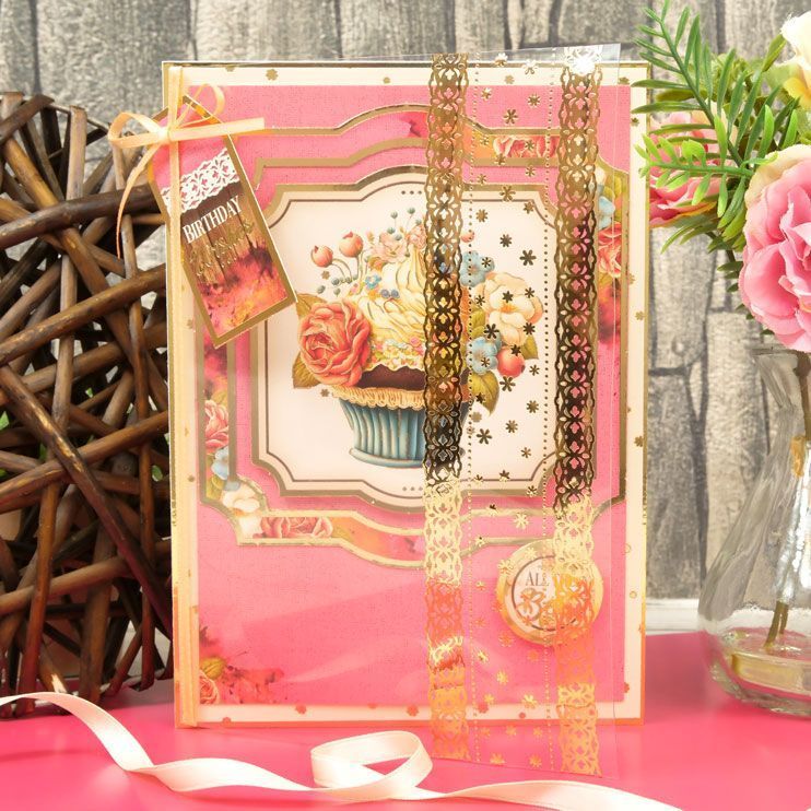 Rêves floraux : acétate de luxe orné d’éléments métallisés