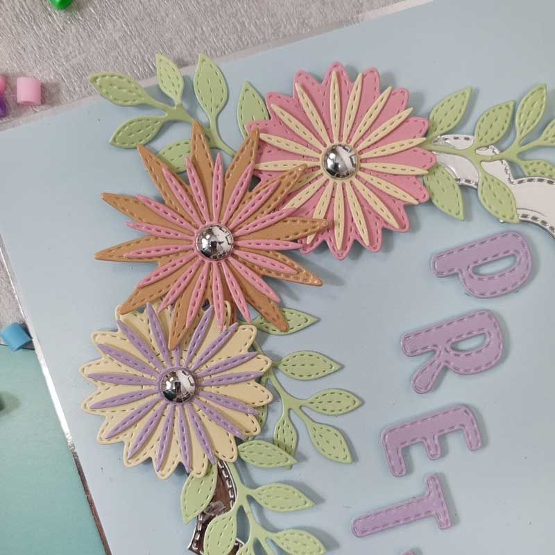 Meurtres à Moonstone - Fleurs cousues