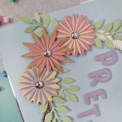 Meurtres à Moonstone - Fleurs cousues