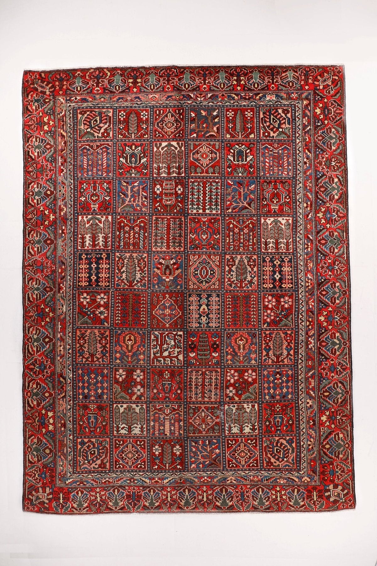 Persian Bakhtiari Rug | 8' 6" x 12' 6"