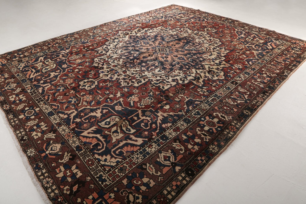 Persian Bakhtiari Rug | 9' 10" x 12' 9"