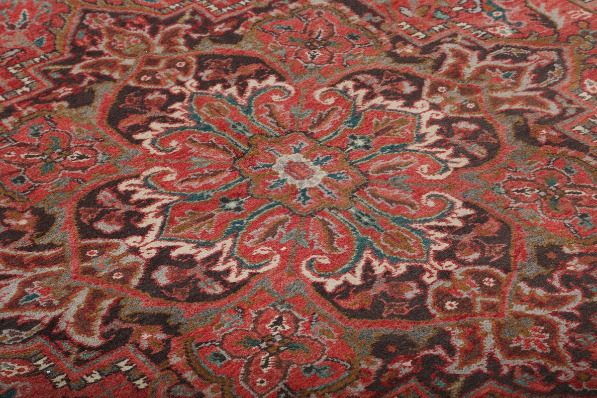 Persian Heriz Rug | 6' 9" x 9' 6"
