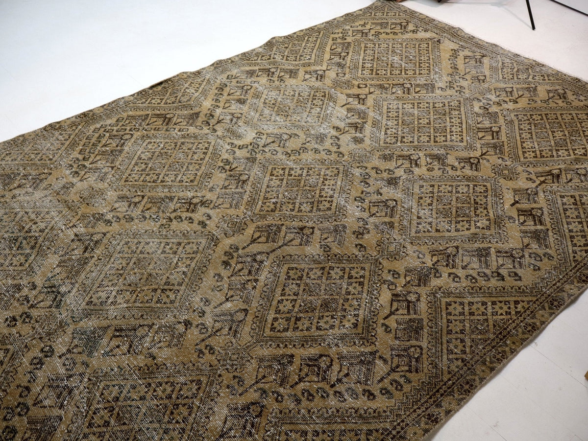 Persian Sirjan Rug | 6' 8” x 9' 11"