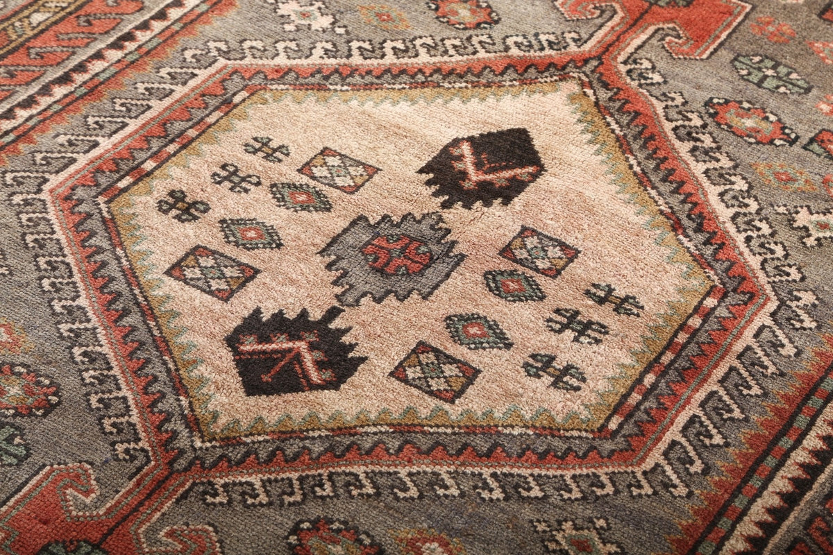 Persian Zanjan Rug | 4' 3" x 7' 10"